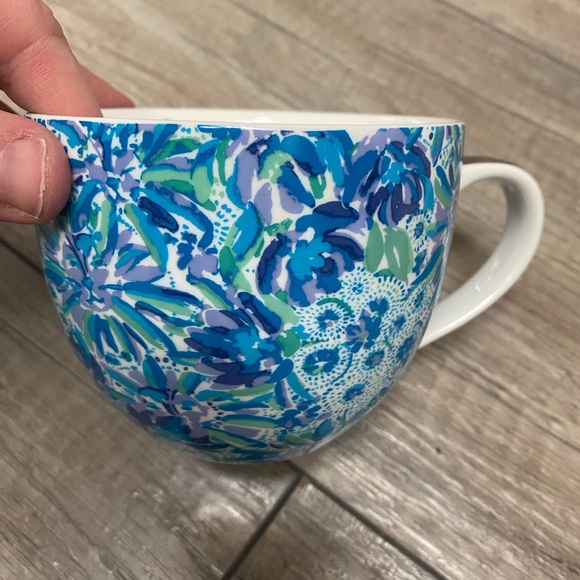 Lilly Pulitzer mug - Picture 2 of 4